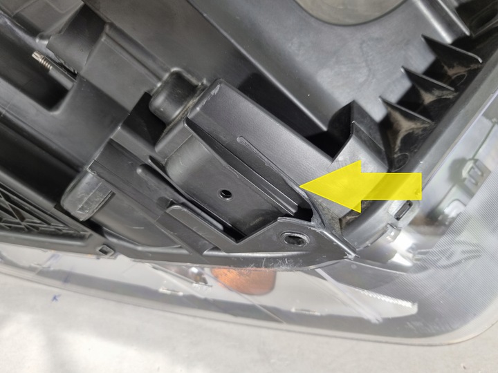 фото №13, Audi q3 8u0 лампа ліва перед фара звичайна h7