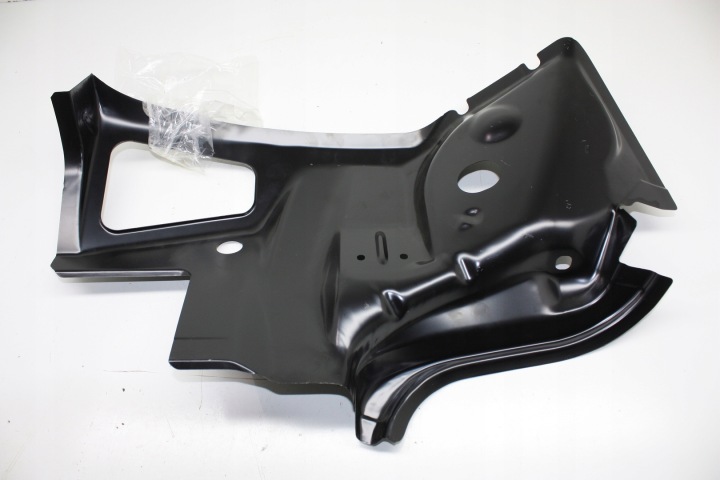 фото №7, Audi a4 b7 обшивка уголок лампы зад 8e5809650