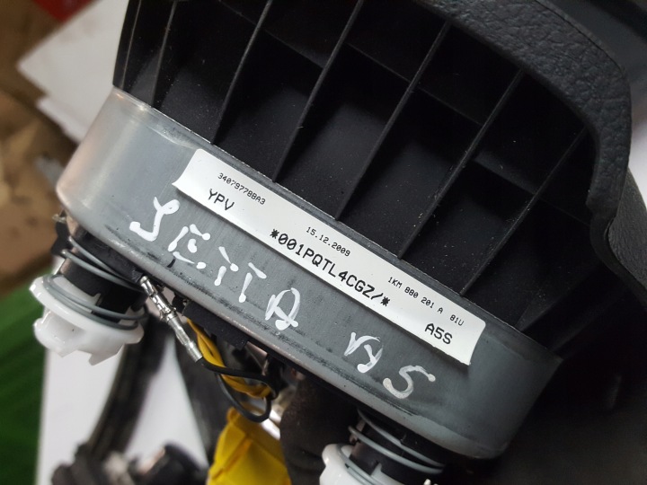 фото №5, Vw jetta v 05-10r подушка подушка водителя 1km880201a