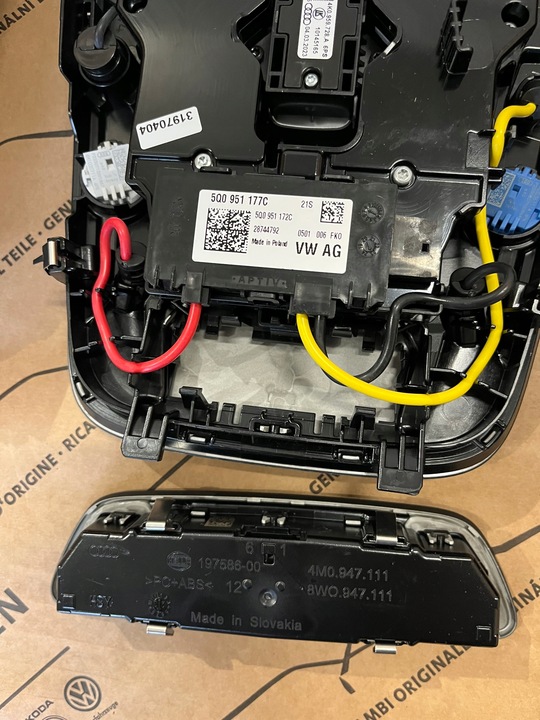 фото №8, Audi a4 b9 рестайлинг avant s line лампа потолок защитные накладки стойка солнцезащитный козырёк 24r