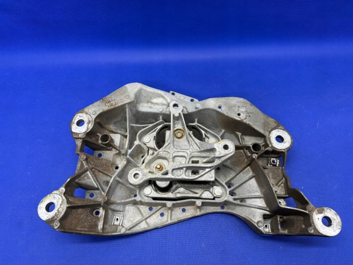 фото №7, Audi a6 a7 c7 кронштейн поддержка коробки коробка передач 8hp 4g0399263ac 4m0399153l