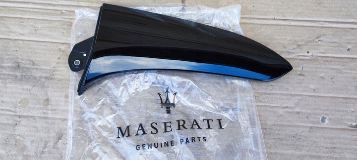 фото №1, Планка спойлер крышки maserati grecale 670197052 правый новый оригинал