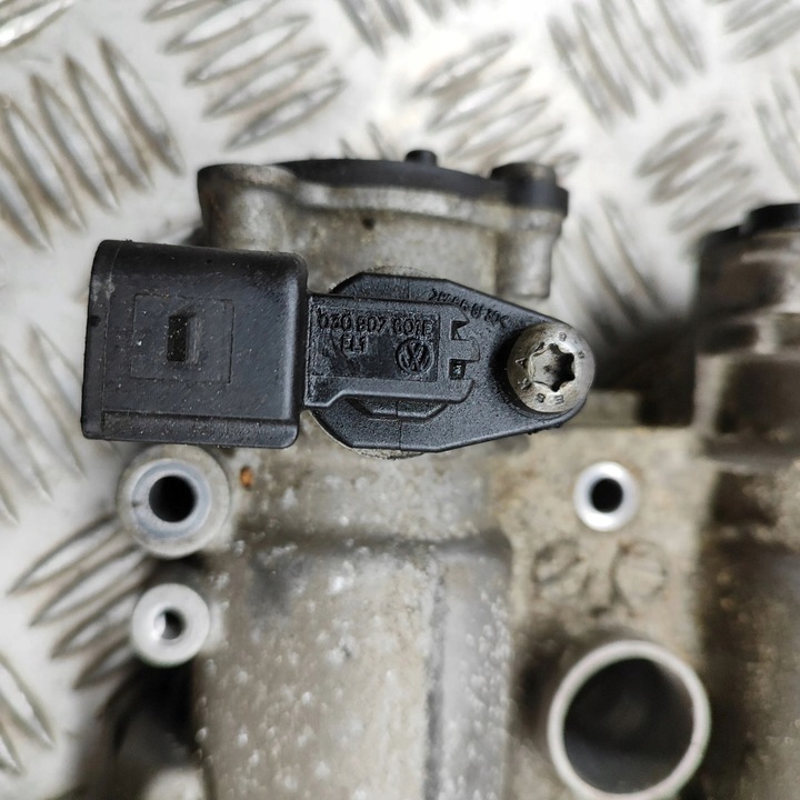 фото №9, Volkswagen passat b6 2009 крышка клапанов