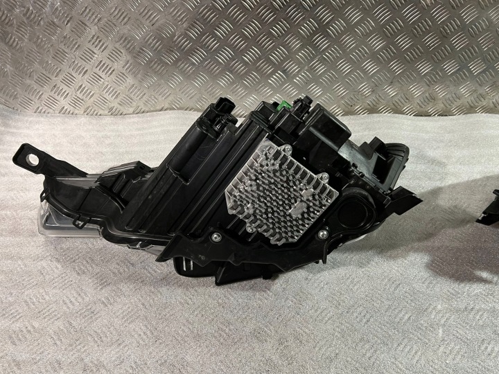 фото №13, Maserati levante 2020 комплект лампы передние / комплект 06701595410