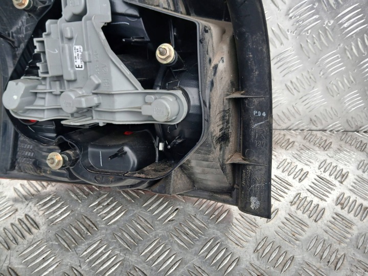 фото №10, Toyota corolla e12 фара задняя правая правое зад hb 8155002300 2004r