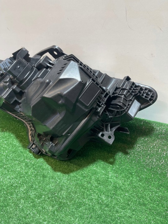 фото №11, Передня права фара volvo polestar 20- pixel