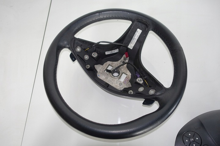 фото №8, Mercedes w204 кермо c-klasa пелюстки подушка