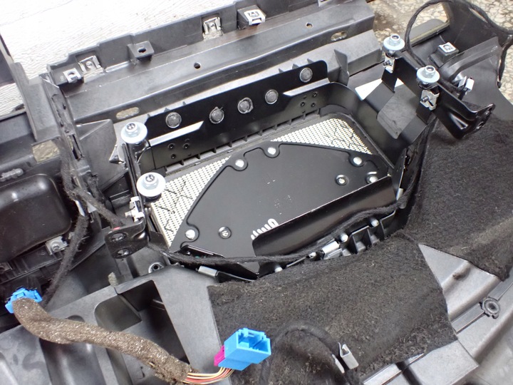 фото №15, Панель раздаточная капот bang&olufsen audi s8 d3 5.2 4e1819214