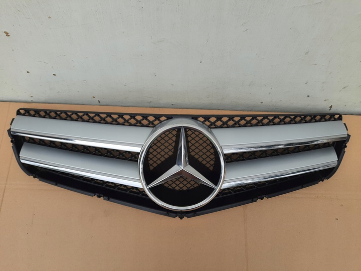 фото №1, Mercedes e-klasa купе w207 amg решётка радиатора решётка логотип