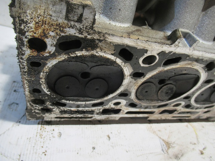 фото №10, Головка двигателя 9631076610 peugeot 607 c5 3.0 v6