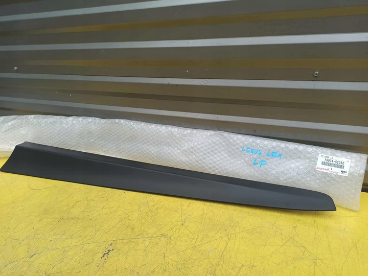 фото №3, Lexus lbx планка двері лівий перед 75074-52050