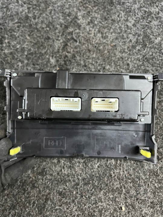 фото №9, Toyota corolla verso ii панель управление воздуховод 559000f030