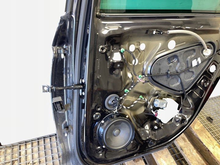 фото №15, Дверь правая зад vw passat b8 универсал lc9x чёрные оригинал лак комплектные