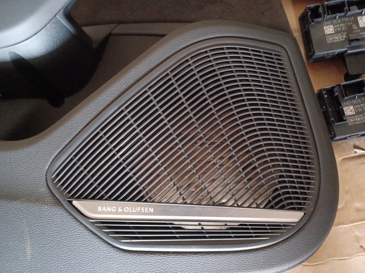 фото №12, Audi rs4 b9 8w средство сиденья диван обшивки алькантара модули