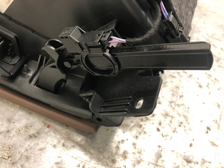 фото №8, Бардачок пассажира mercedes w213 универсал a2136800091