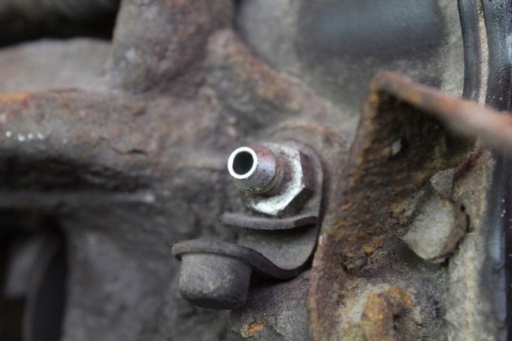 фото №4, Супорт гальмівний лівий зад 32345699 bmw f10 f11 2.0 d 184 km 09-13