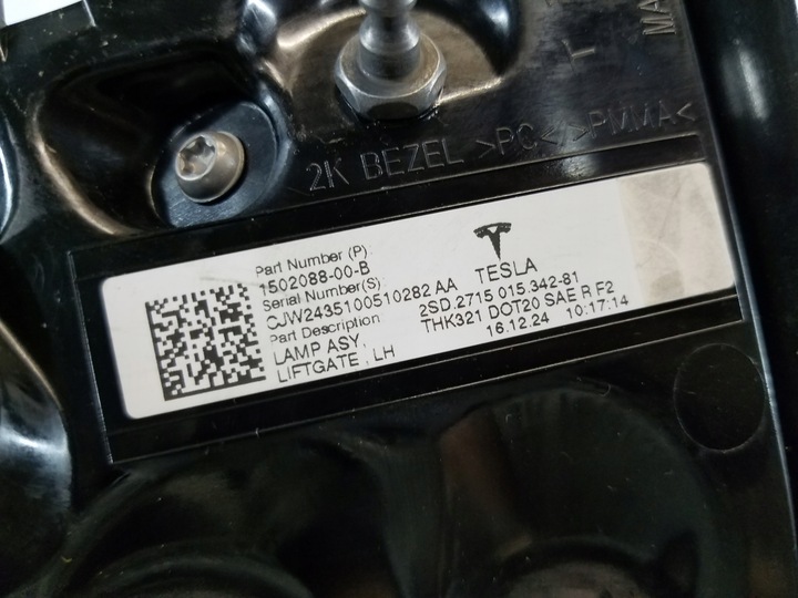 фото №13, Лампа зад w крышка багажника tesla модель 3