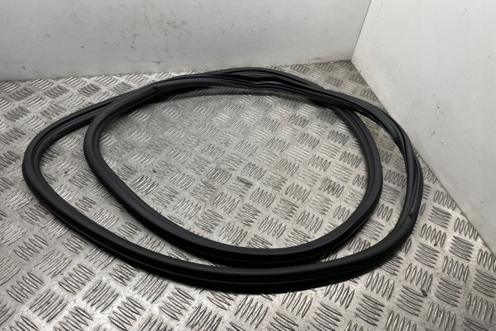 фото №7, Уплотнитель передний левых дверь audi a6 4g2, c7, 4gc 4g0831721a 3.0l