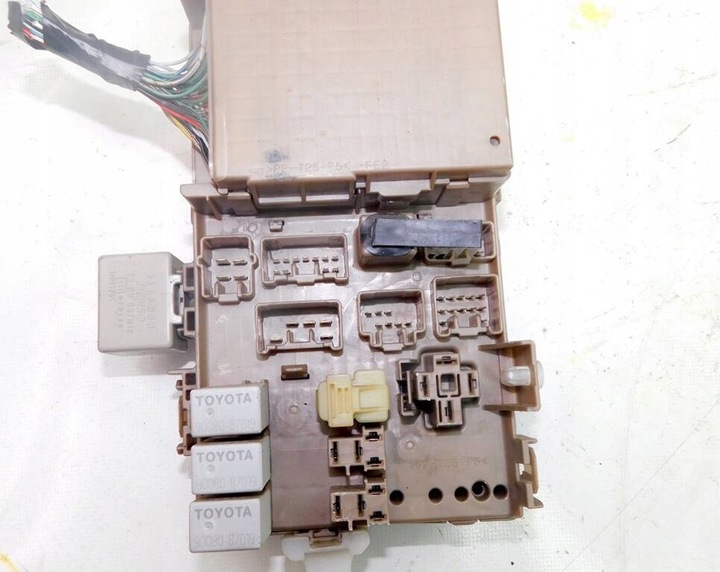 фото №10, Toyota corolla ts e12 05r 1.8 192km коробка запобіжників 82641-02040