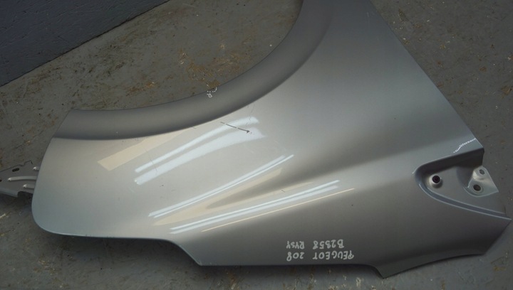 фото №14, Peugeot 208 крыло правый перед b2359
