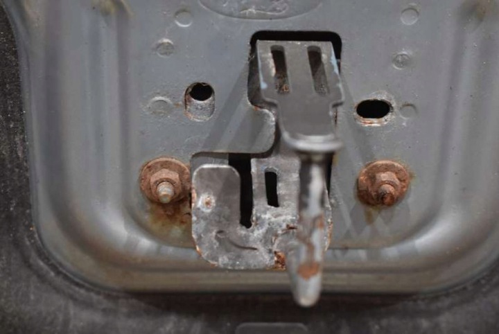 фото №15, Капот кришка двигуна szaroniebieska ford c-max рестайлінг 03-10