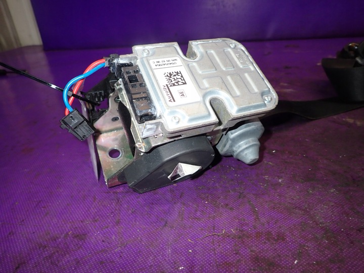 фото №3, E-klasa w211 pas безопасности левый p 609098200c