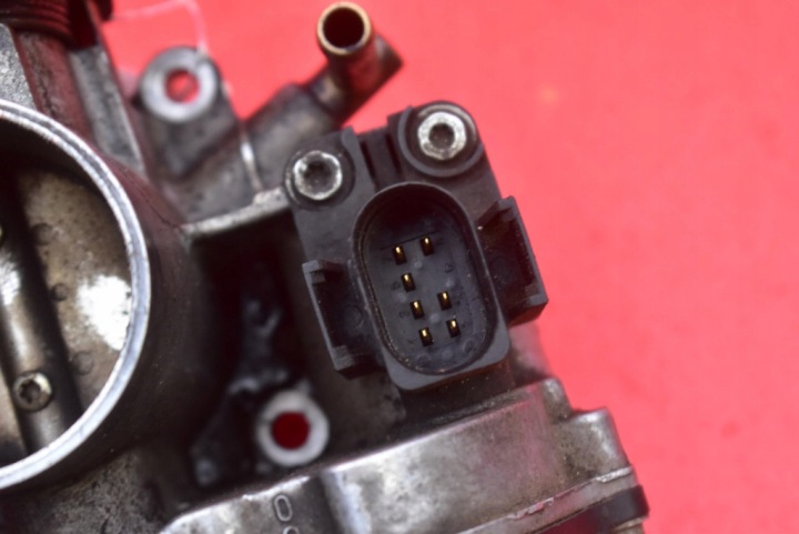 фото №8, Дроссельная заслонка 030133064f vw polo 3 iii 6n 1.4 8v 60 km 94-01
