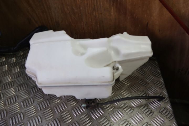 фото №11, Бачок склоомивача range rover evoque bj32-17b613-bd