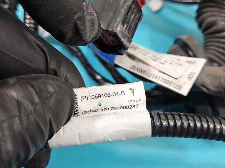 фото №7, Установка жгут дверь зад левых tesla модель s 1004425-00-m