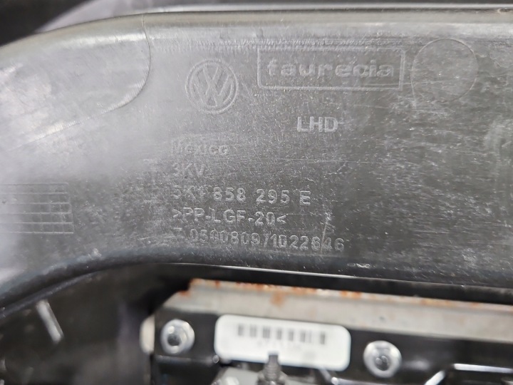 фото №14, Торпедо раздаточная подушка пассажира капот vw golf vi