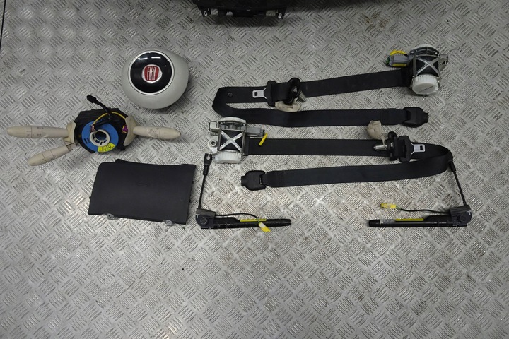 фото №10, Fiat 500 рестайлінг панель роздавальна консоль подушка безпеки подушка ремені 15-