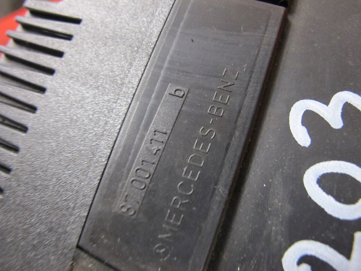 фото №8, Mercedes w203 c-klasa 1.8 k спидометр приборы eu a2035407611