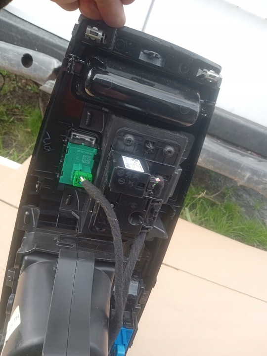 фото №14, Citroen c4 iii туннель средний подлокотник европа