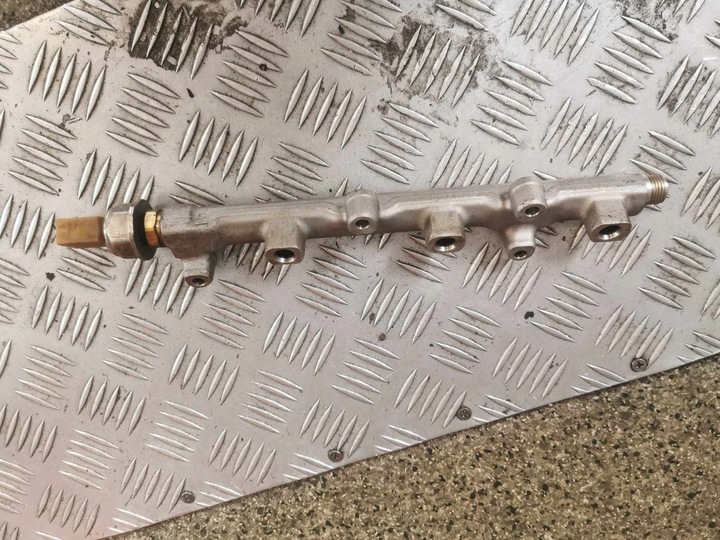 фото №1, Планка впрыскивающий vw golf vii 1.0 tsi оригинальный номер 04c133320c