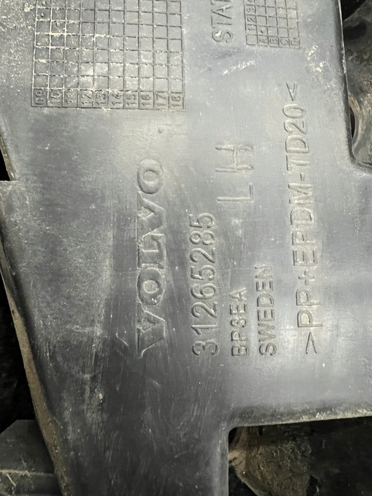 фото №10, Volvo v60 2010-2013r салазки бампера заднего комплект 4 штуки! 31265281...