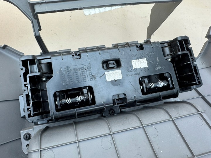 фото №11, Hyundai h350 15r- нижняя торпедо раздаточная бардачок консоль 84759-59000