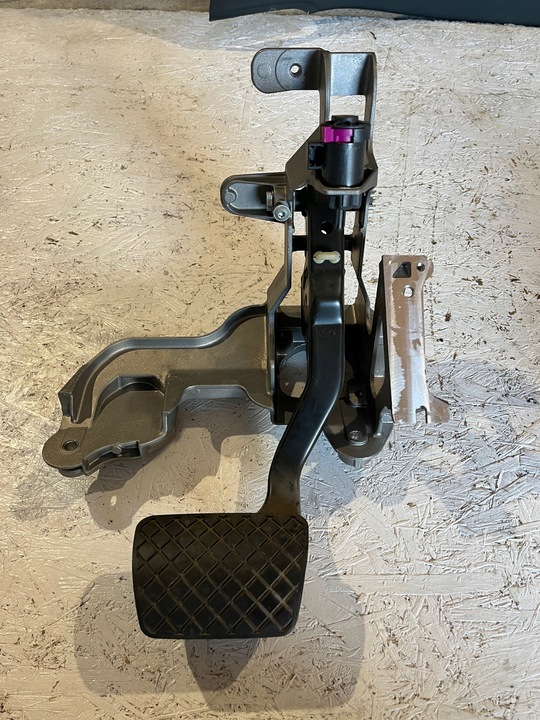 фото №1, Каркас педалей gaz тормоз audi a7 4g1723117