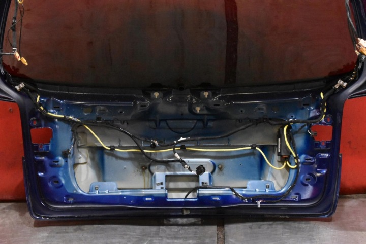 фото №16, Крышка багажника зад задняя тёмно-синяя vw golf 5 v plus 03-09