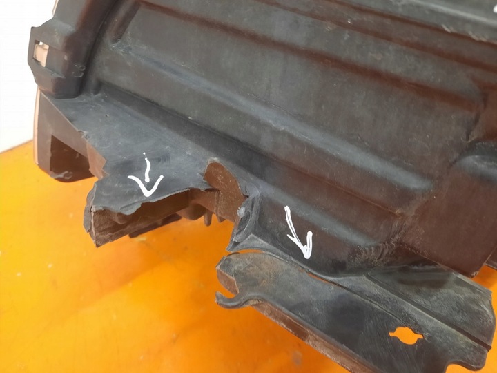 фото №9, Toyota auris 06-09 лампа правая перед фара правые переднее 81110-02470