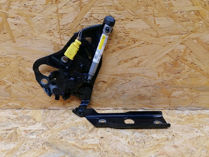 фото №1, Петля капота патрон / заряд правий audi q7 ii 4m0823302b 2015-