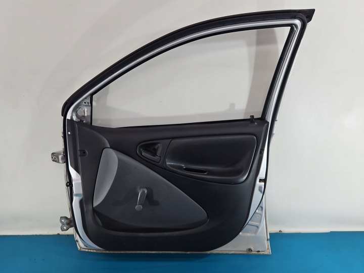 фото №10, Дверь перед правое пассажира toyota yaris i 99-05 5d 5-дверь серебристый 199