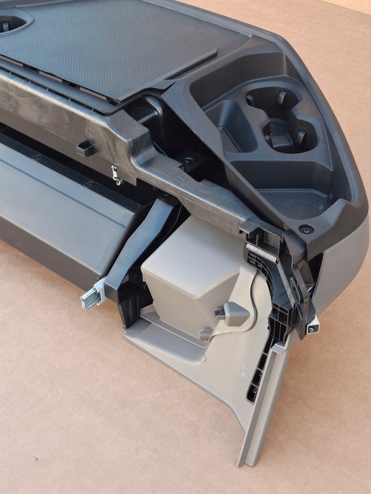 фото №10, Scania r s полка консоль средняя столик ящики панель 2901426 2901428