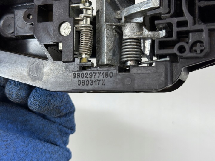 фото №6, Klmaka наружная дверь peugeot 308 ii t9 правое перед 9802977180 европа