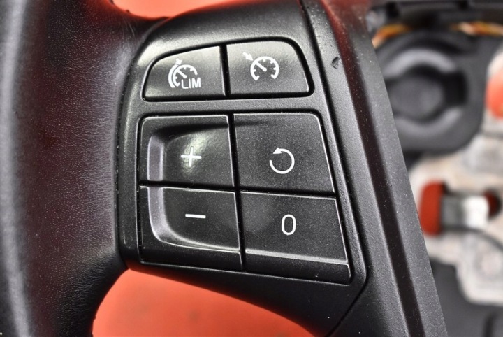 фото №7, Руль кожаный мультифункция volvo v60 10-13