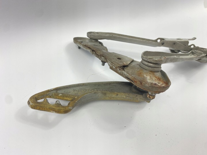 фото №9, Петля капота крышки mercedes w140 c140 r129 sl правое 1298800228 1298870274