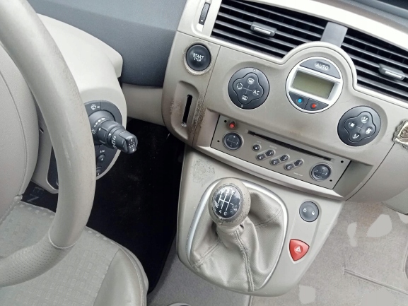 фото №8, Підкрилок ліві перед renault scenic 2.0b 03r