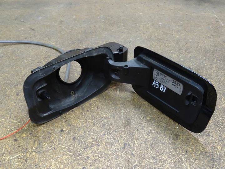 фото №8, Audi a3 8v 8v3 3d tdi дизель кришка заливання пального амортизатор 8v3809906c