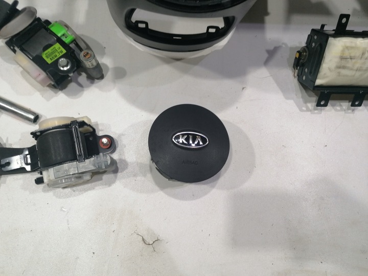 фото №5, Kia soul i 1 торпедо консоль подушка  подушки ремені оригінал демонтаж