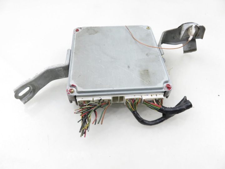 фото №8, Блок управления  toyota avensis i t22 2.0 d-4d 8966105420