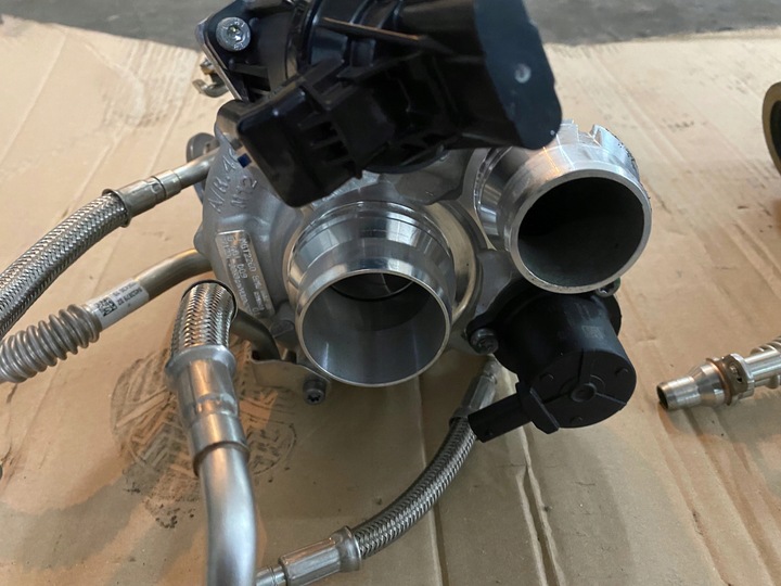 фото №10, Турбина турбонагнетатель bmw n63b44d 5a01d09 530 лошадиные силы bmw g05 g11 g30